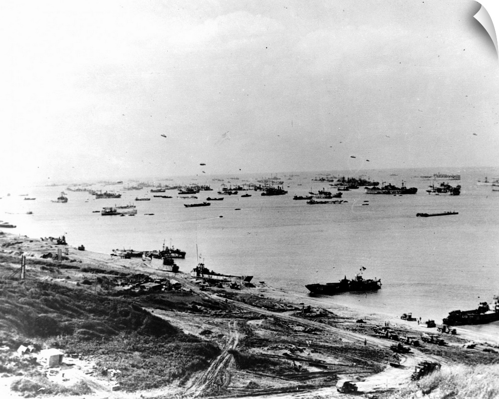 ca. June 6, 1944, France --- Omaha Beach on D-Day --- Image by .. CORBIS