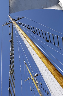 Sailboat mast and rigging