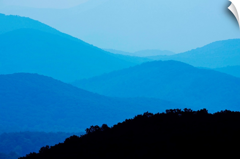 USA, Virginia, Shenandoah National Park, View of receding Appalachian Mountains from Sawmill Ridge along Skyline Drive on ...