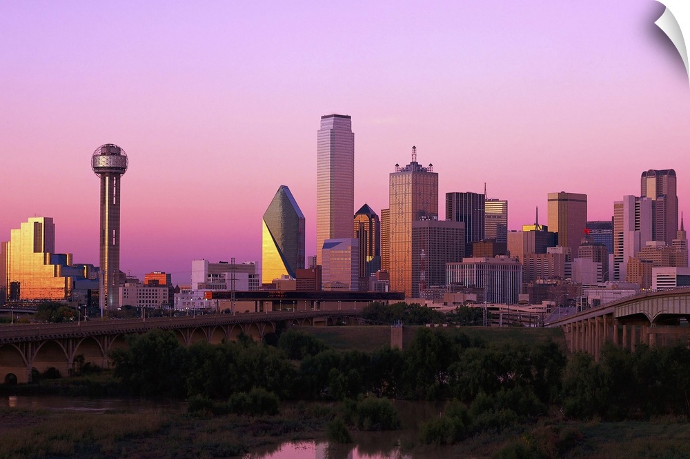 USCIT083 Skyline of Dallas at dusk