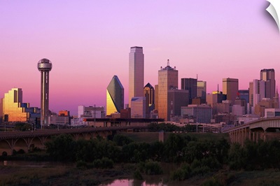 Skyline of Dallas, Texas at dusk