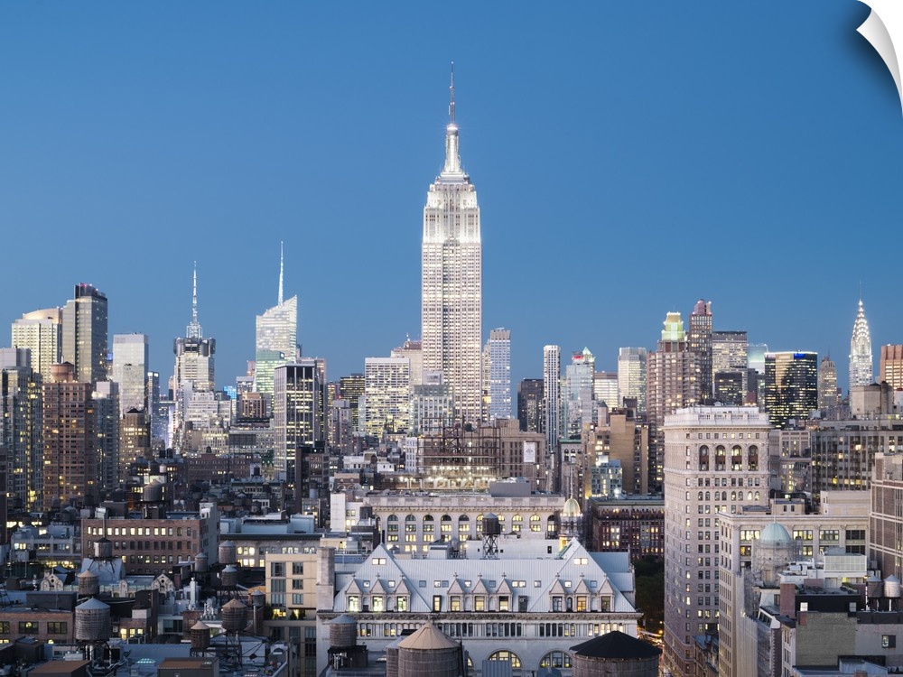 Skyline of Midtown Manhattan with Empire State Building at dusk