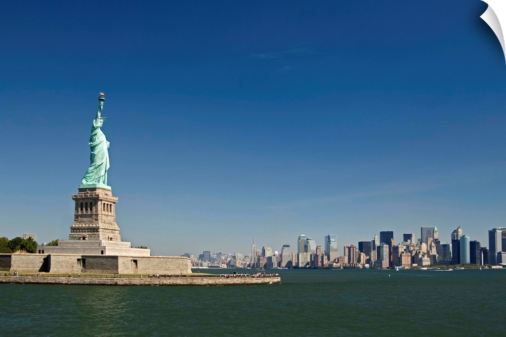 Statue Of Liberty, Liberty Island And New York Skyline