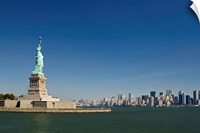 Statue Of Liberty, Liberty Island And New York Skyline