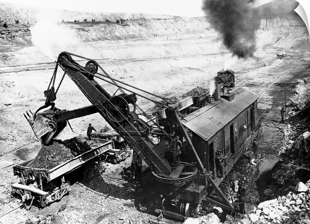A railroad steam shovel loads a flat car in a open pit copper mine, Santa Rita, New Mexico. | Location: Santa Rita, New Me...
