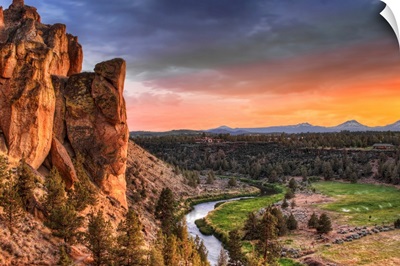 Sunset at Smith Rock State Park in Oregon with view of Crooked river.