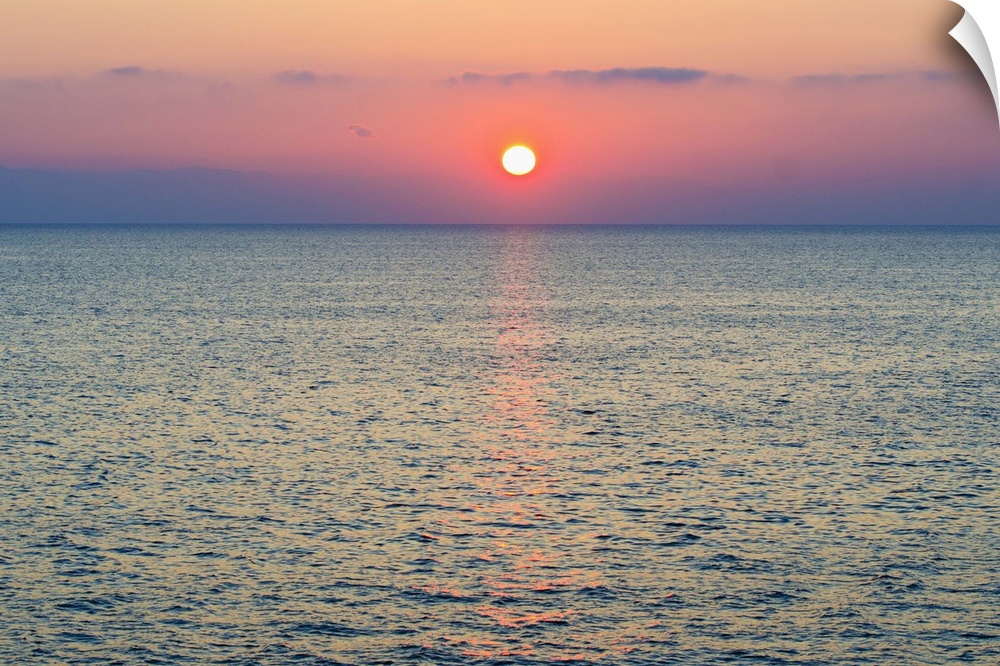 Turkey, Aegean Sea horizon at sunset