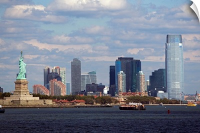 USA, Jersey City, Skyline with Statue of Liberty