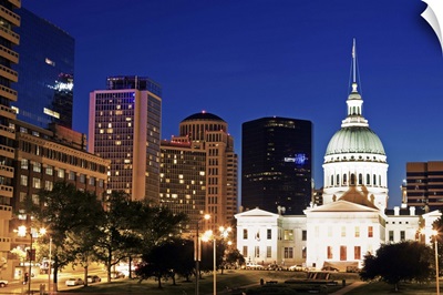 USA, Missouri, St Louis,  Old courthouse illuminated at night