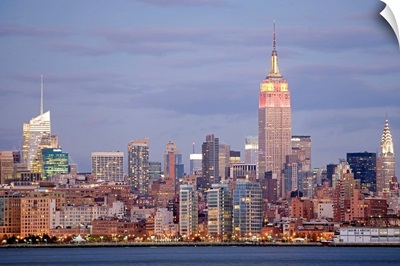 USA, New York State, New York City, Skyline at dusk