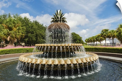 USA, South Carolina, Charleston, Waterfront Park, Pineapple Fountain