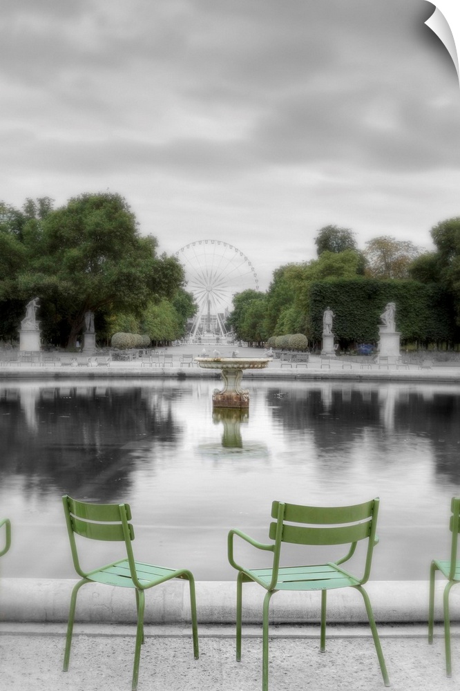 Photograph of Les Tuileries Park, which stretches along the Seine river right bank from the Louvre museum to the Concorde ...