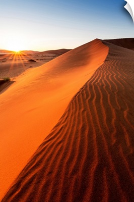 Africa, Namibia, Namib Desert, Sossusvlei, Big daddy dune at sunrise