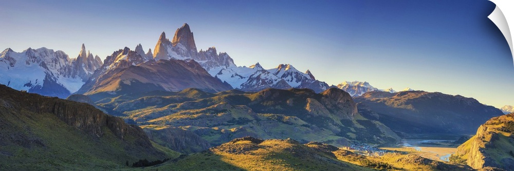 Argentina, Patagonia, El Chalten, Los Glaciares National Park, Cerro Torre and Cerro Fitzroy Peaks
