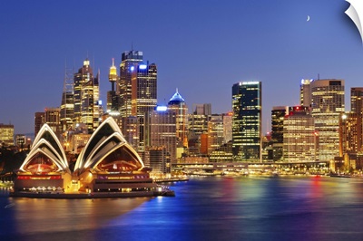 Australia, New South Wales, Sydney, Sydney Opera House, City Skyline at dusk
