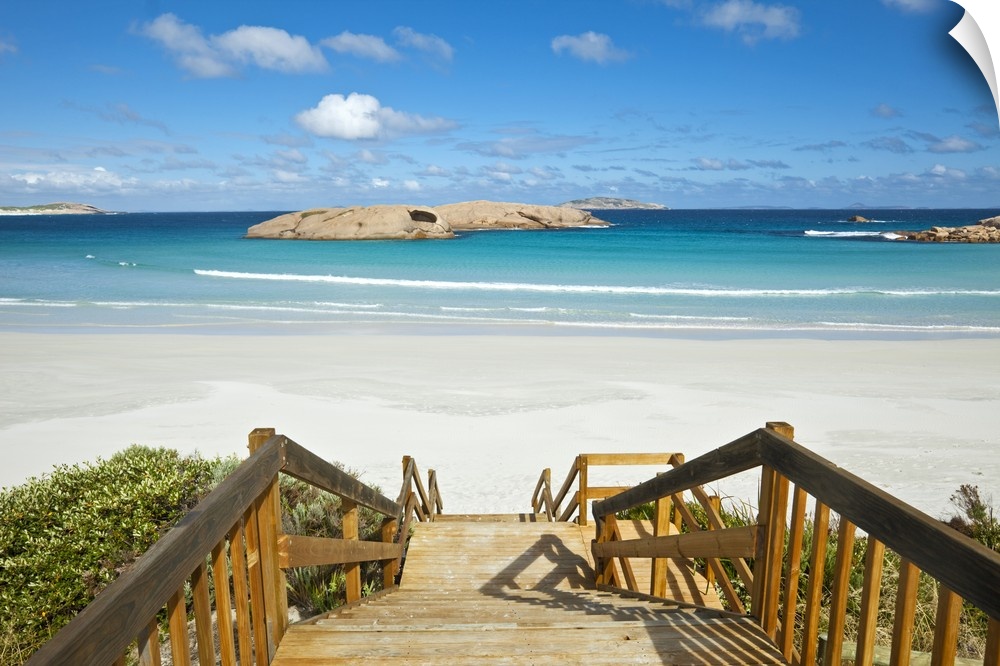 Australia, Western Australia, Esperance. View along boardwalk down to Twilight Beach.