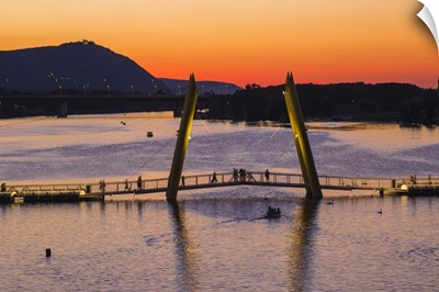 Austria, Vienna, Donau City, Ponte Cagrana Pontoon bridge over the New Danube River