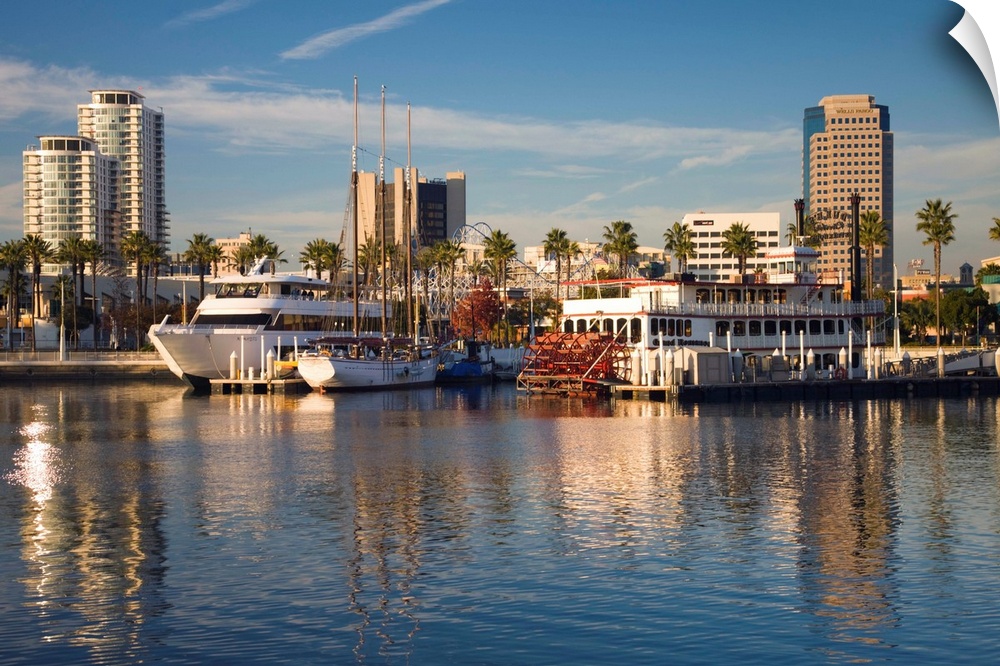 USA, California, Long Beach, Shoreline Village, marina and city view