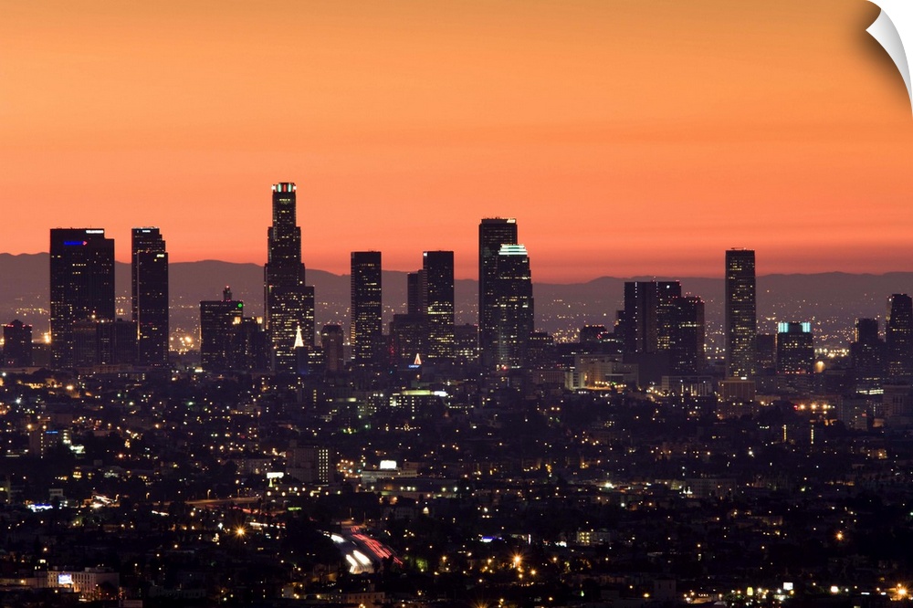 USA, California, Los Angeles, Downtown from Hollywood Bowl Overlook, dawn