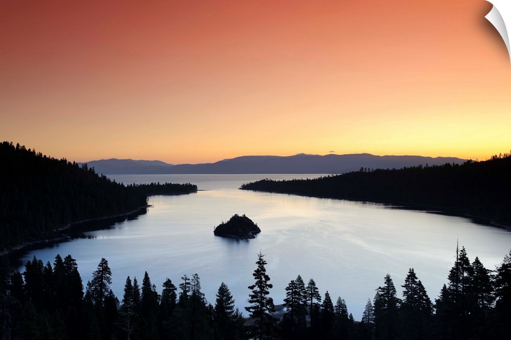 USA, California/Nevada, Lake Tahoe, Emerald Bay