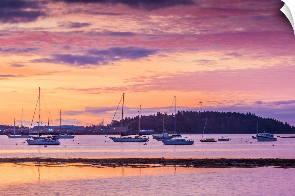Canada, Nova Scotia, Lunenburg, Unesco World Heritage Harbor, Dawn.