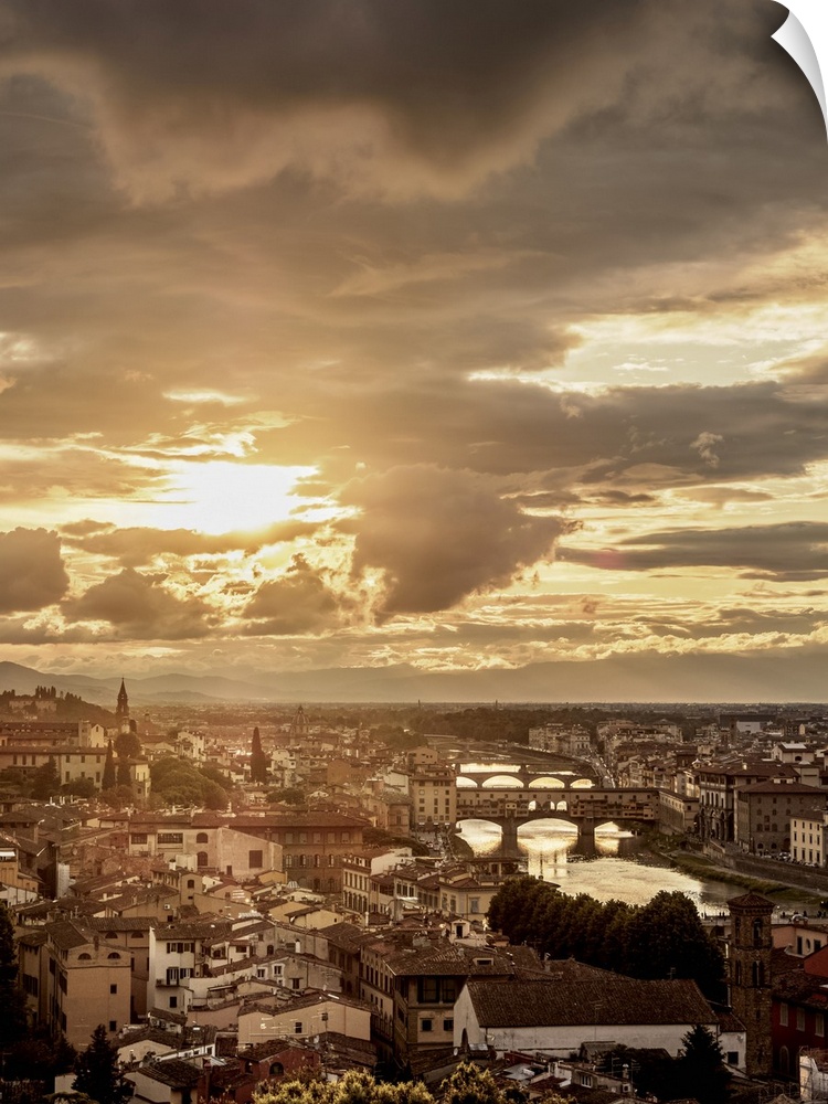 Cityscape with Ponte Vecchio and Arno River at sunset, Florence, Tuscany, Italy.