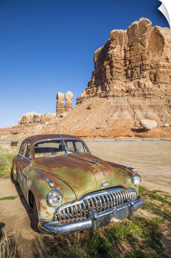 Classic 50's Car, Twin Rocks, Cow Canyon Trading Post, Bluff, Utah, USA