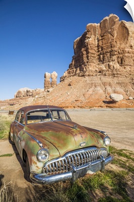 Classic 50's Car, Twin Rocks, Cow Canyon Trading Post, Bluff, Utah, USA