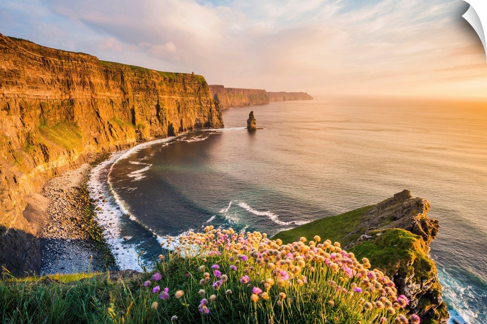 Cliffs of Moher, County Clare, Munster province, Republic of Ireland, Europe. View of the cliffs towards the O'Brien's Tower.