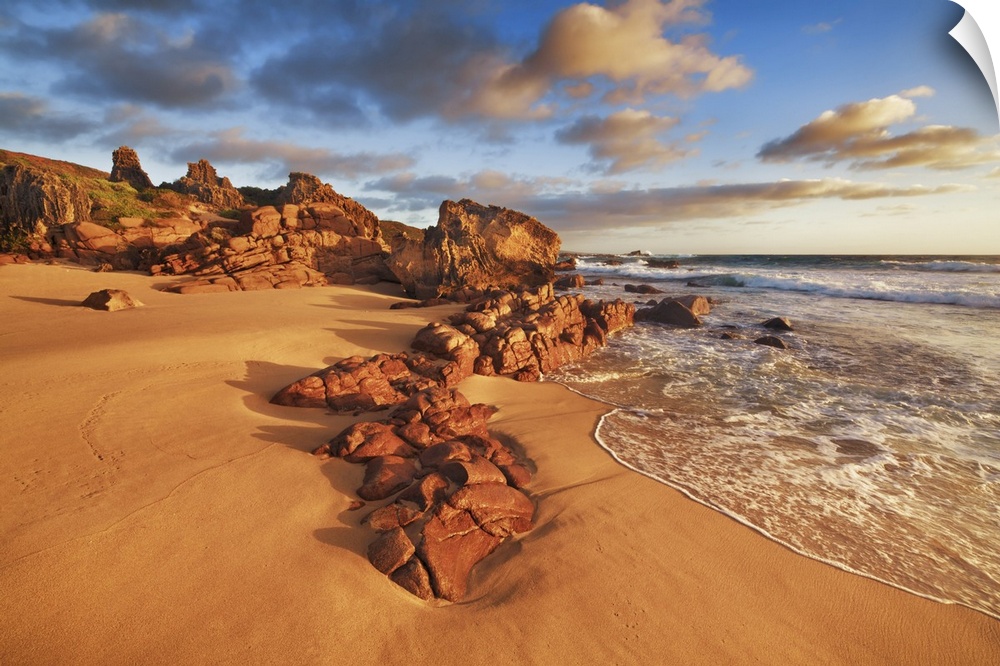 Coast landscape near Moses Rock. Australia, Western Australia, Southwest, Leeuwin Naturaliste National Park, Honeycombs. Y...