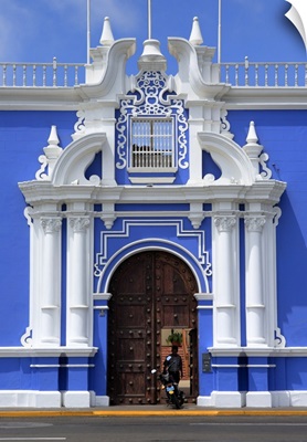 Colonial buildings, Plaza de Armaz, Trujillo, Peru