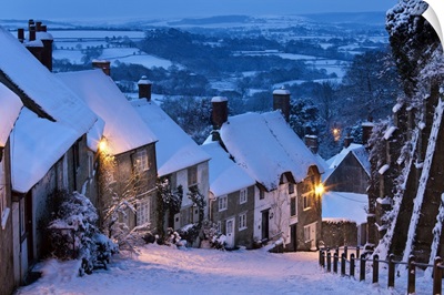 Cottages On Gold Hill In Winter Snow, Shaftesbury, Dorset, England