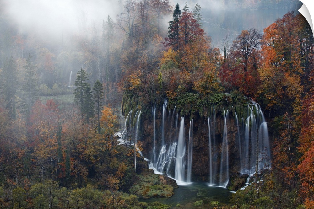 Croatia, The incredible autumn colours and waterfalls of Plitvice National Park.