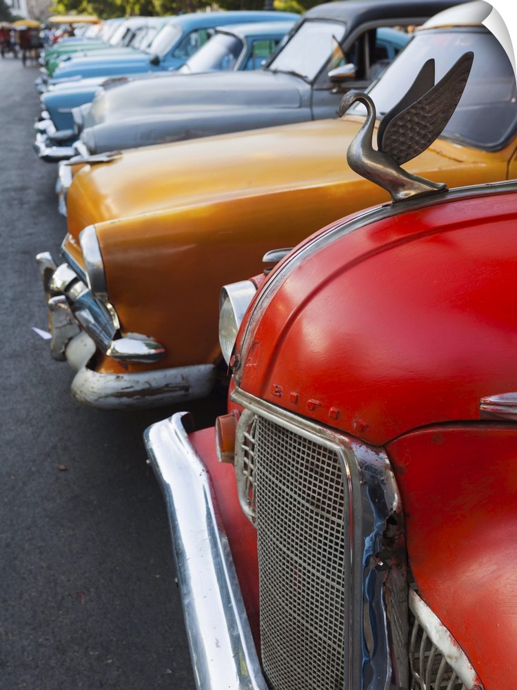Cuba, Havana, Central Havana, Parque de la Fraternidad, old 1950s-era US cars