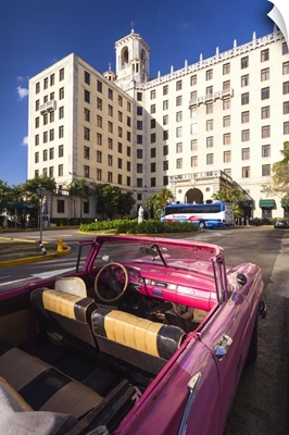 Cuba, Havana, Vedado, Hotel Nacional and 1950's-era US car