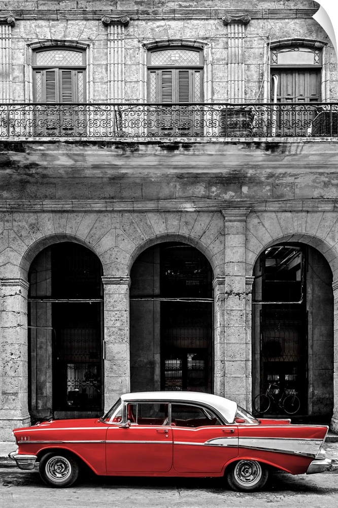 Cuba, La Habana Vieja (Old Havana), classic 1950's American Car.