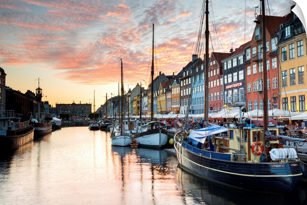 Denmark, Hillerod, Copenhagen. Colourful buildings along the 17th century waterfront of Nyhavn at sunset.