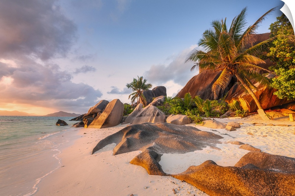 East Africa, Indian Ocean, Seychelles, La Digue Island, Anse Source d'Argent, Palm beach with typical granite rock formati...