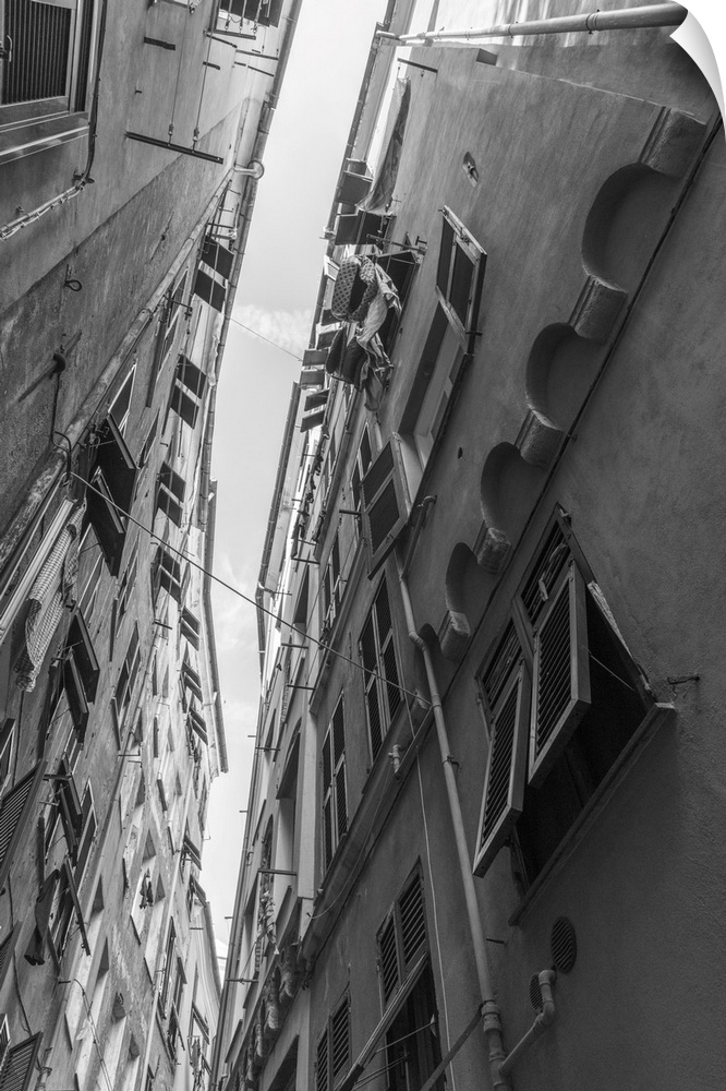 europe, Italy,Liguria. Genoa, a street scene in the medieval centre.