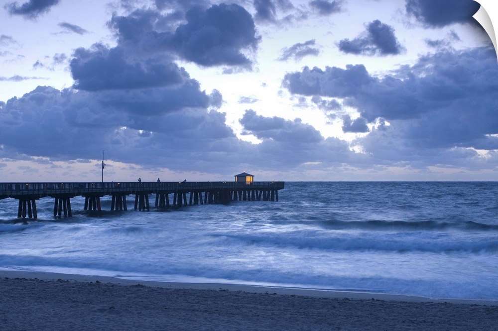 Florida / Pompano Beach / Fishing Pier / Atlantic Ocean / Dawn