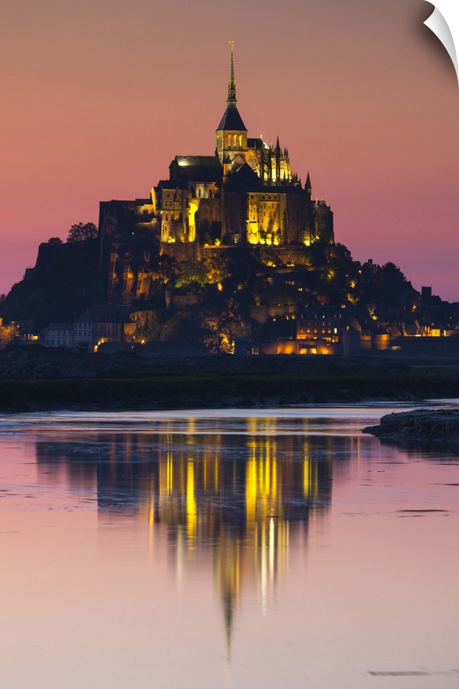 France, Normandy Region, Manche Department, Mont St-Michel, dusk