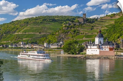 Germany, River Rhine, Burg Gutenfels and Burg Pfalzgravenstein, Sightseeing Ship