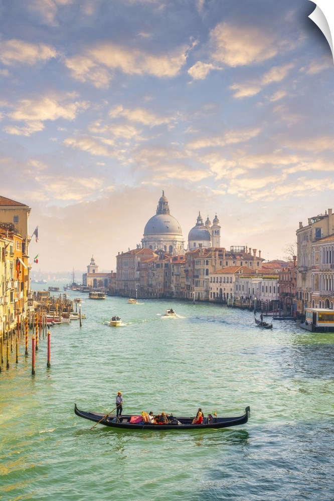 Gondola with tourists at bacino di San Marco with the island of San Giorgio Maggiore in background, Venice, Veneto, Italy....