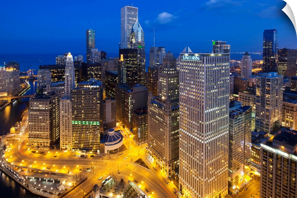 USA, Illinois, Chicago. Dusk view over the city.