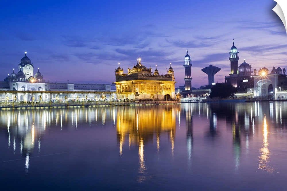 India, Punjab, Amritsar, the Golden Temple - the holiest shrine of Sikhism just before dawn