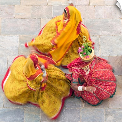 India, Rajasthan, Jaipur, Samode Palace, women wearing colorful Saris dancing