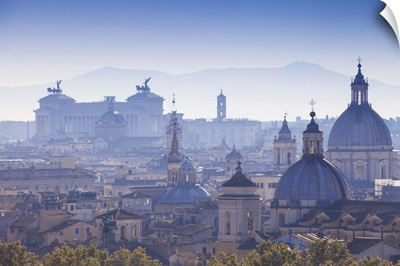 Italy, Lazio, Rome, View looking towards Vittorio Emanuele II Monument