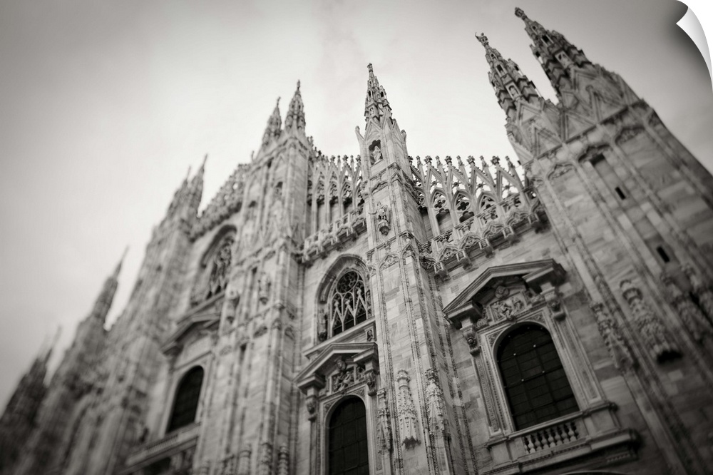 Italy, Lombardy, Milan, Piazza Duomo, Duomo cathedral, defocussed