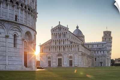 Italy, Tuscany, Pisa, Piazza dei Miracoli, Baptistery, Cathedral and Leaning Tower
