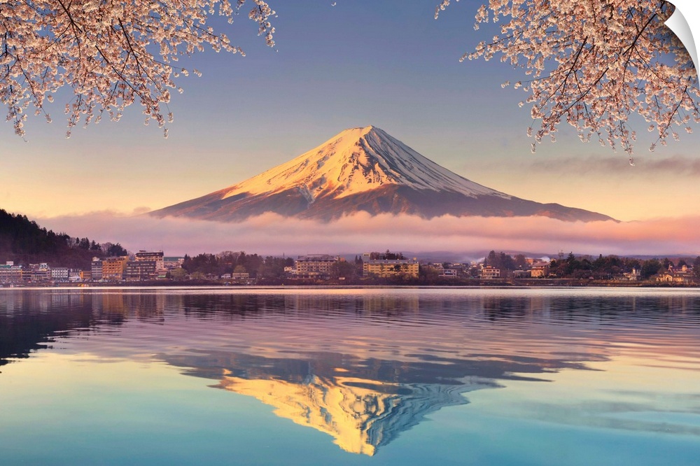 Japan, Yamanashi Prefecture, Kawaguchi Ko Lake and Mt Fuji.